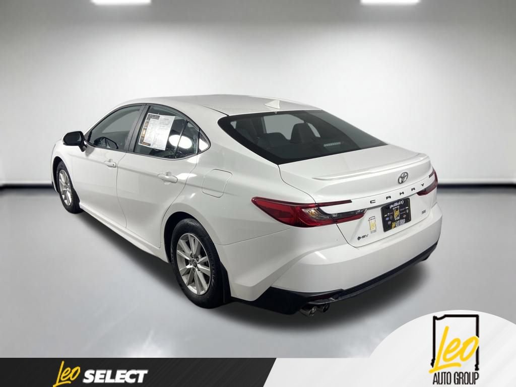 Used 2025 Toyota Camry SE FWD image 4