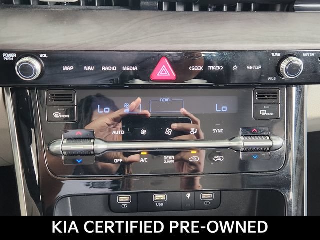 Certified 2022 Kia Carnival EX FWD image 17