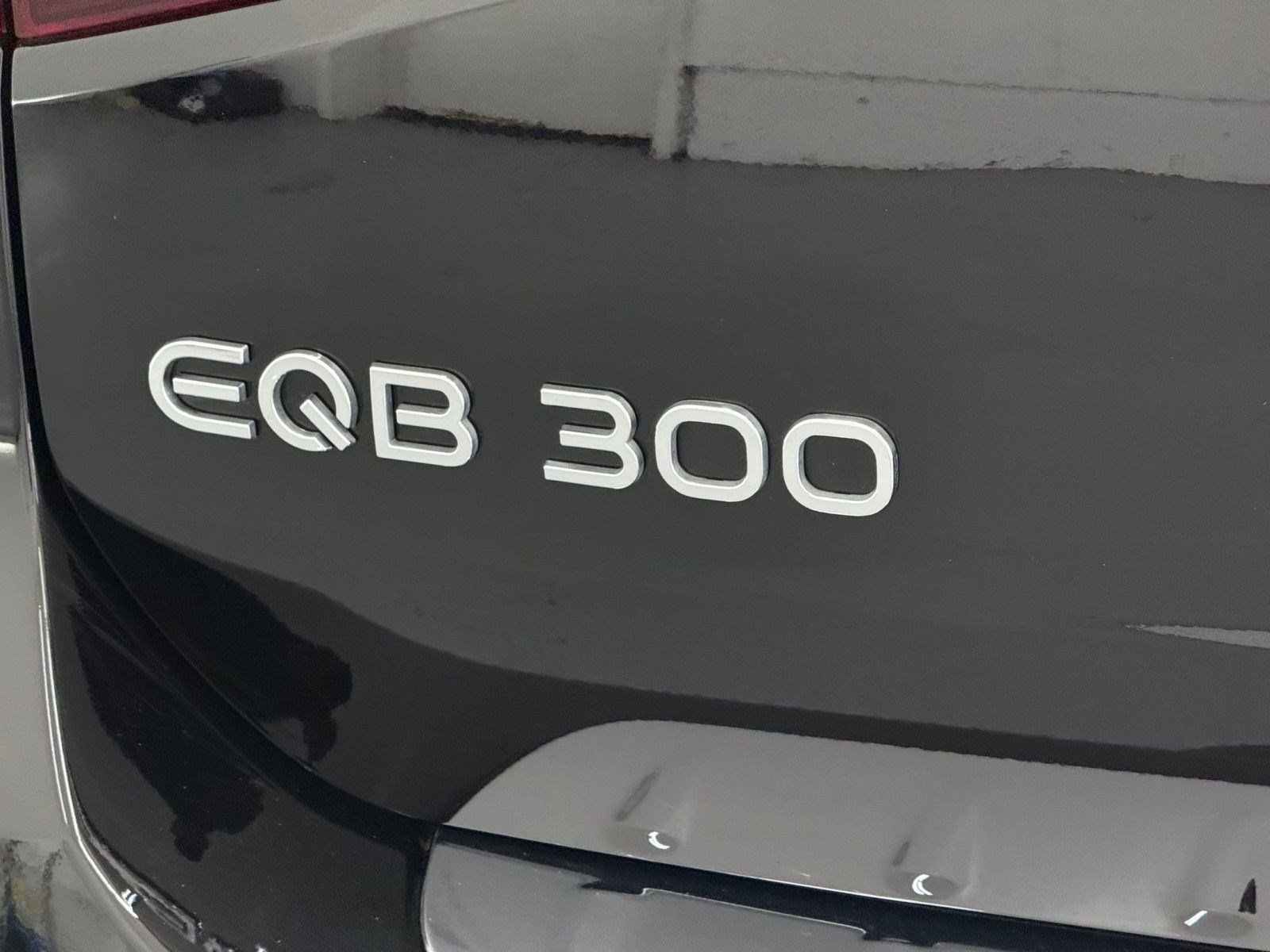 Used 2023 Mercedes-Benz EQB 300 4MATIC image 25