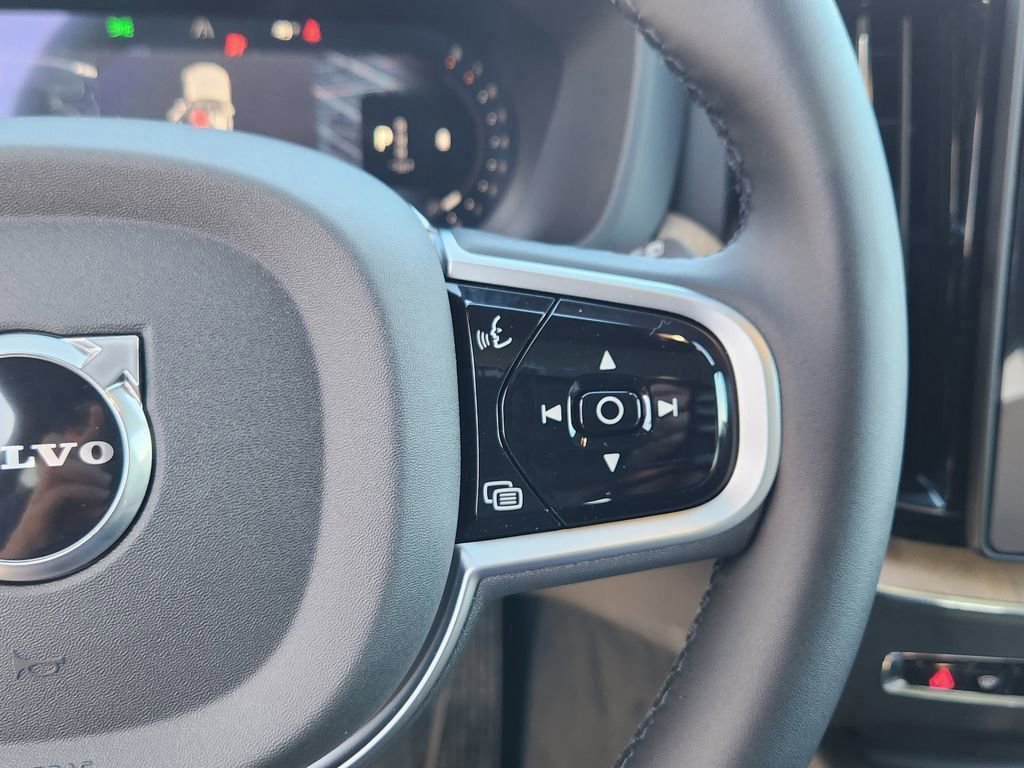 New 2026 Volvo XC60 B5 Plus w/ Protection Package Premier image 18