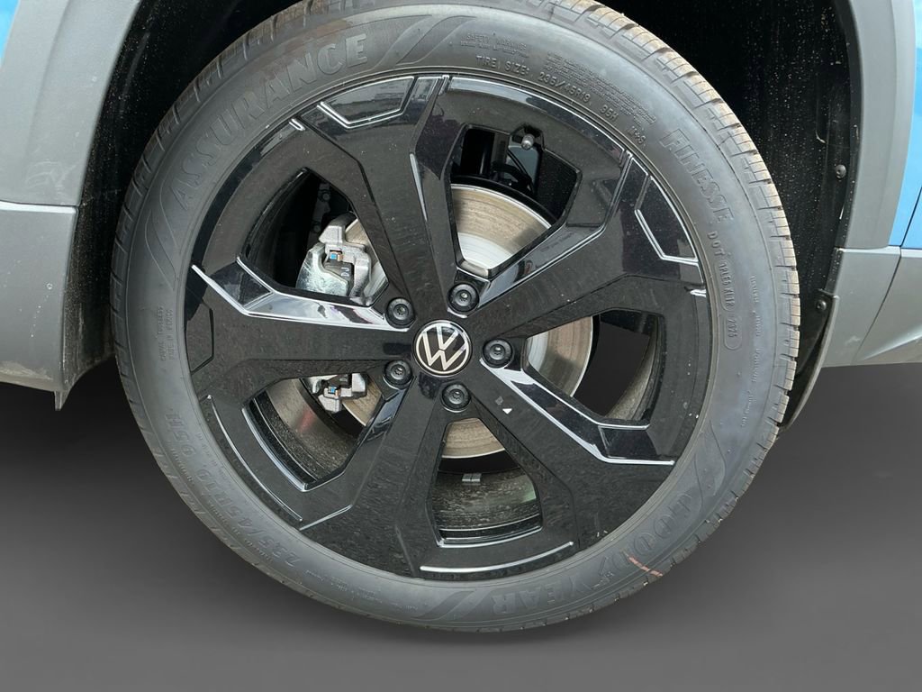 New 2025 Volkswagen Taos SEL image 14