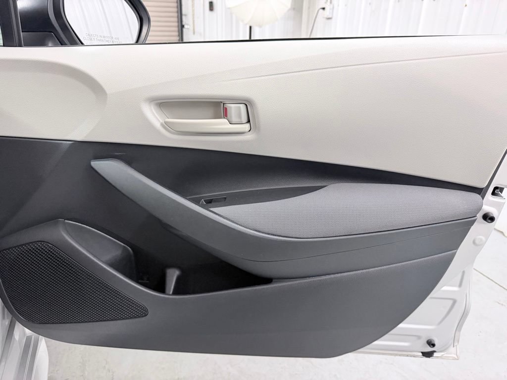 Used 2022 Toyota Corolla LE FWD image 35