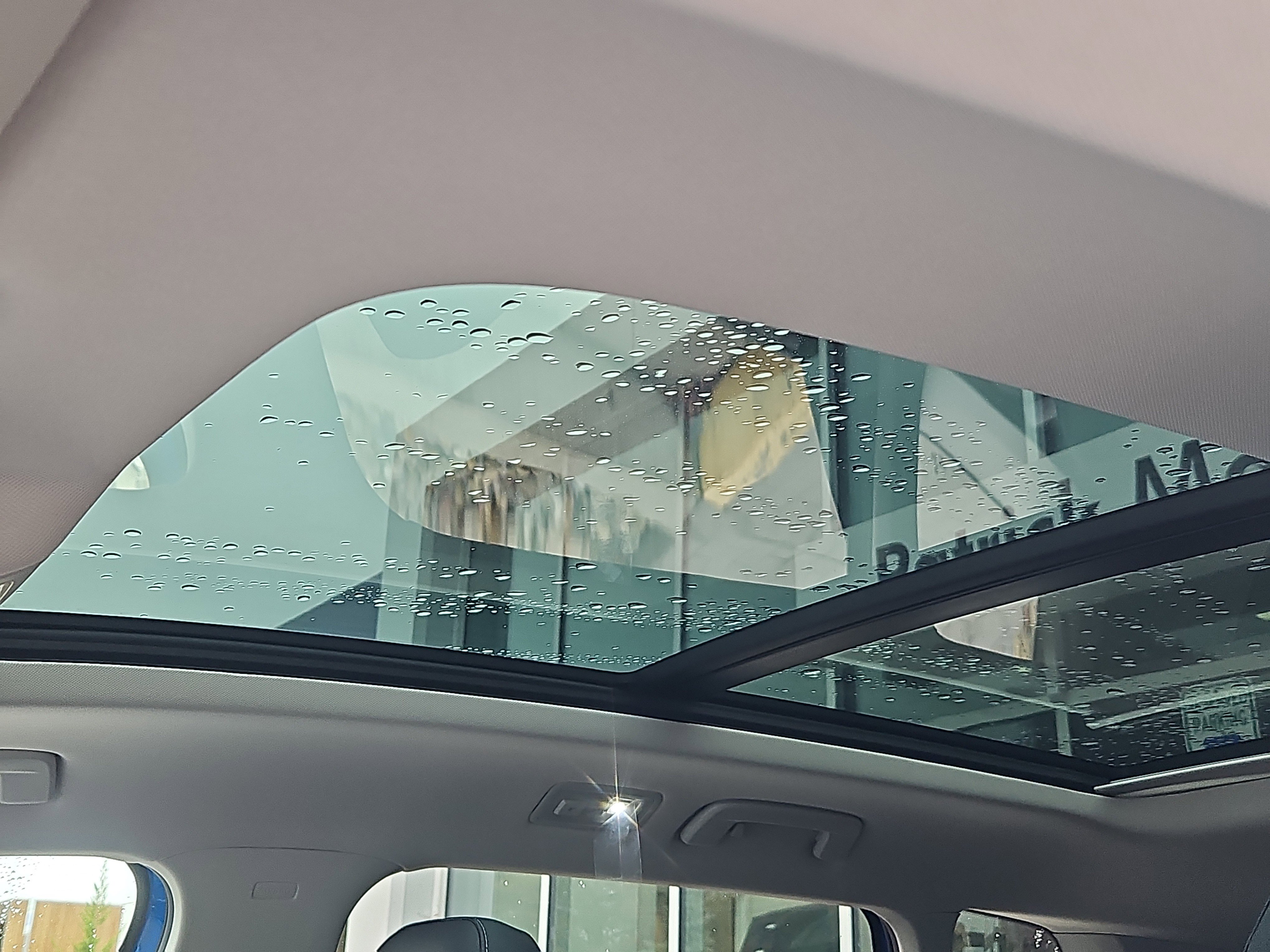 Certified 2025 Volkswagen Taos SE image 9