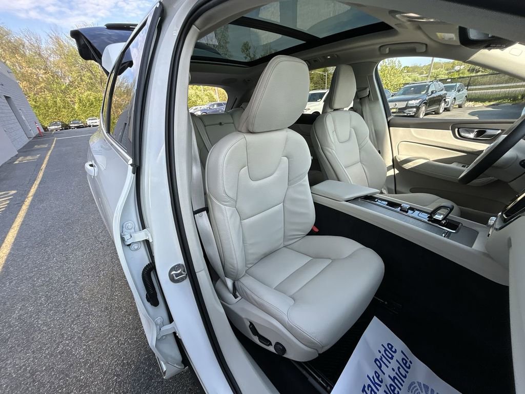 Used 2023 Volvo XC60 B5 Plus w/ Climate Package AWD/4WD image 25