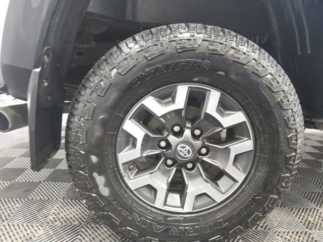 Used 2018 Toyota Tacoma TRD Off-Road w/ Technology Package AWD/4WD image 7