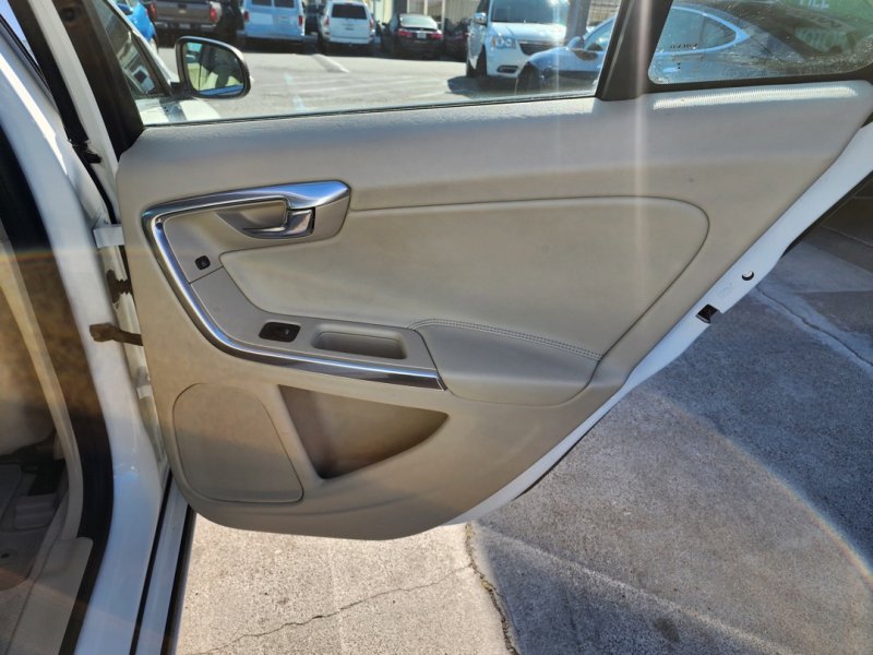 Used 2015 Volvo S60 T5 Premier image 15