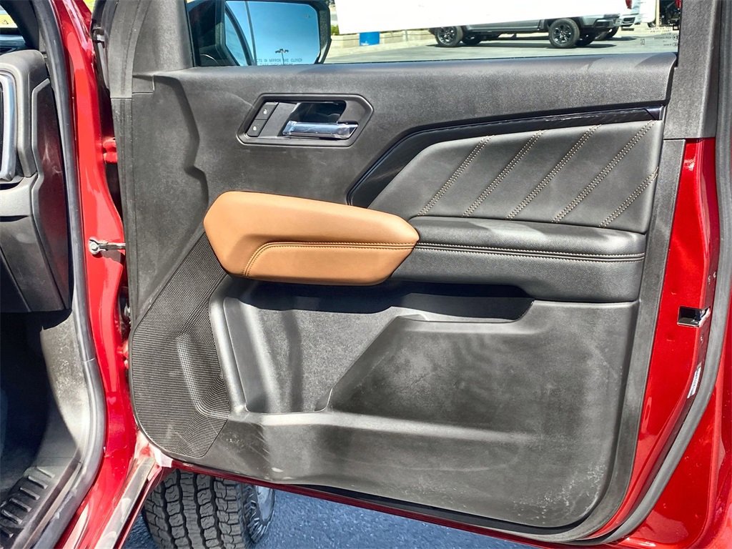 New 2025 GMC Canyon AT4 w/ AT4 Premium Package image 32