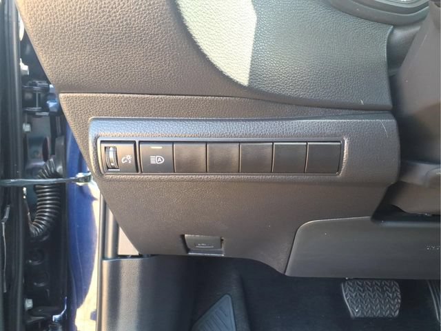 Used 2025 Toyota Corolla LE FWD image 14