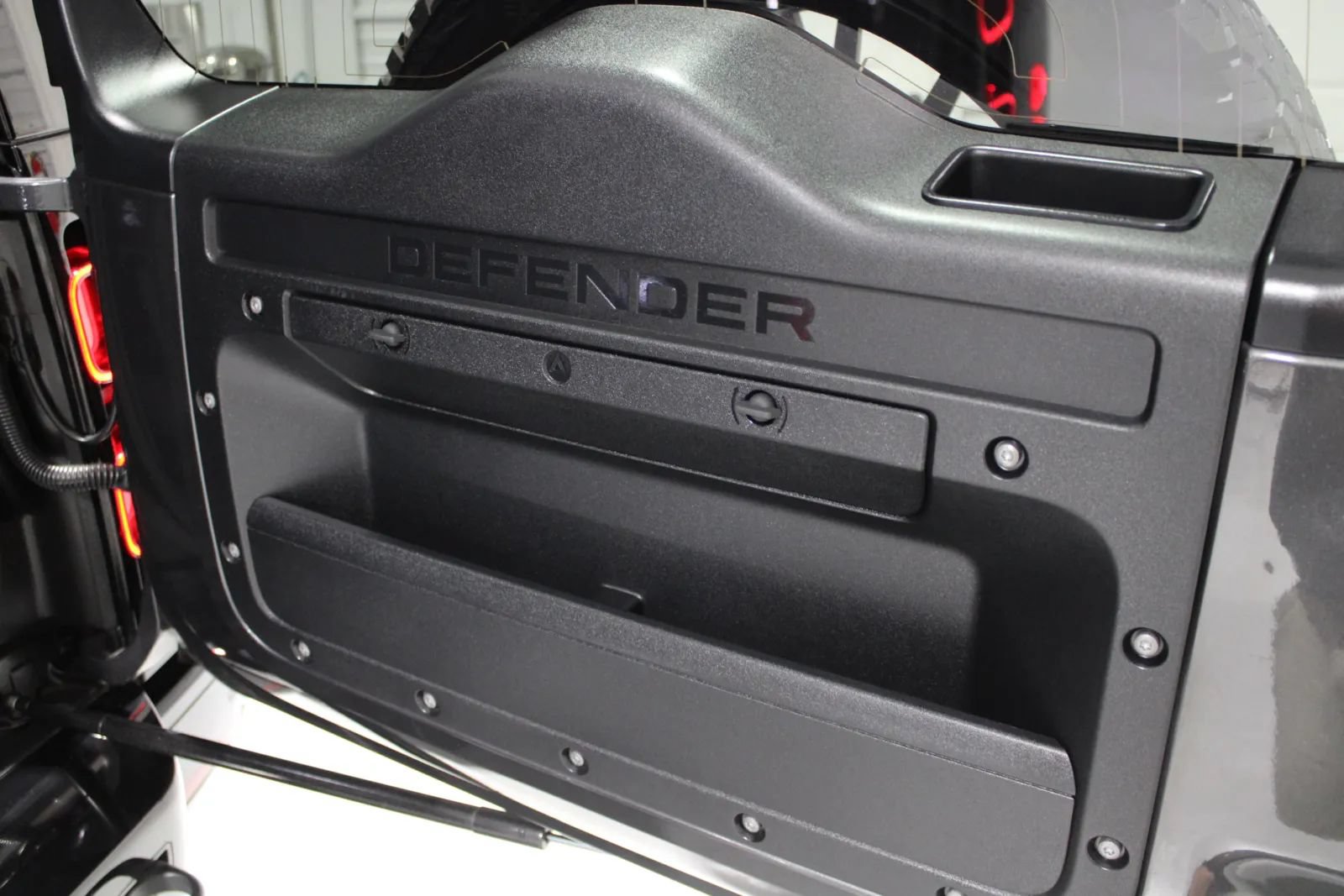 Used 2023 Land Rover Defender 130 X-Dynamic SE AWD/4WD image 24