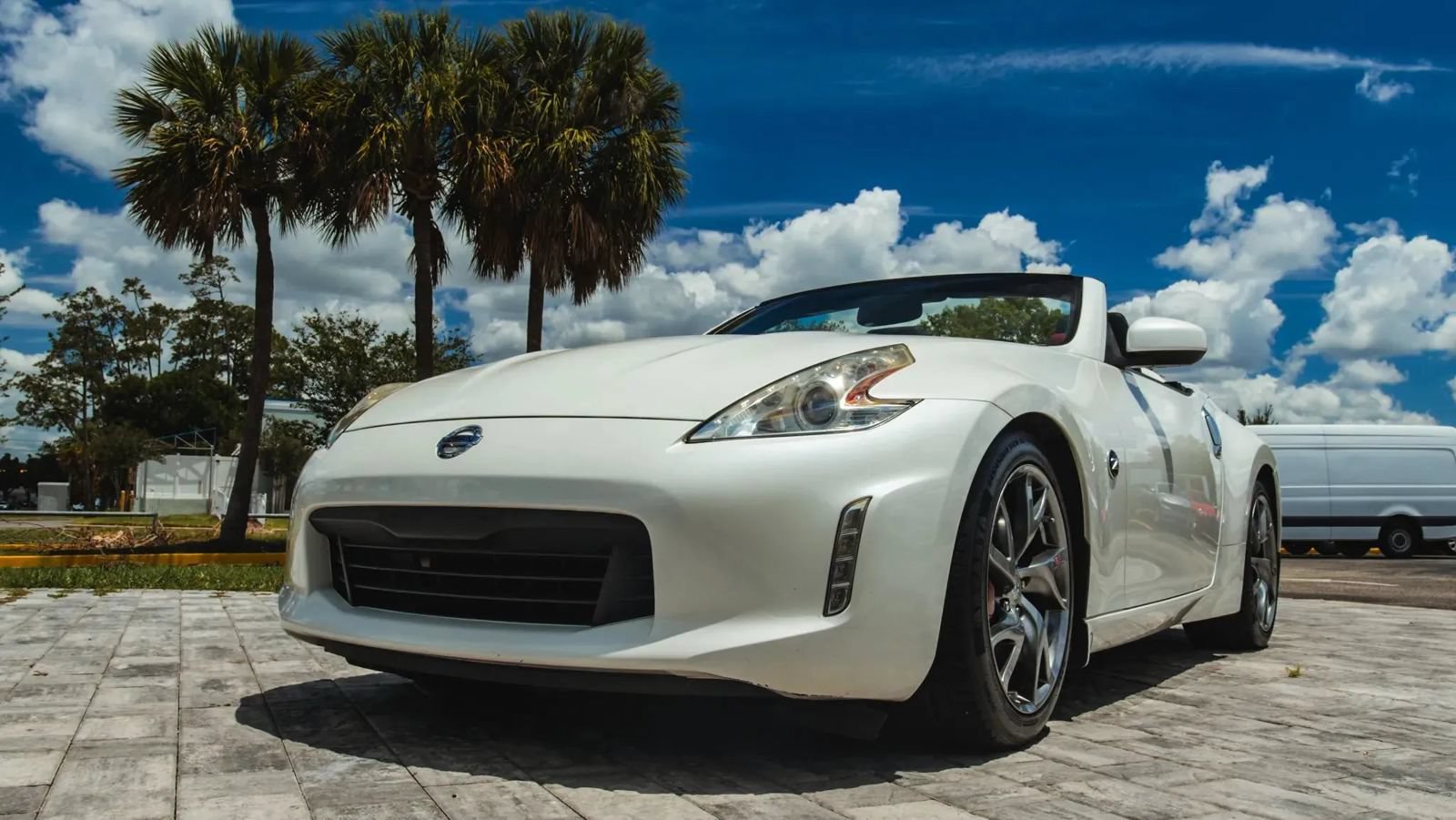 Used 2013 Nissan 370Z Touring w/ Sport Pkg RWD image 2