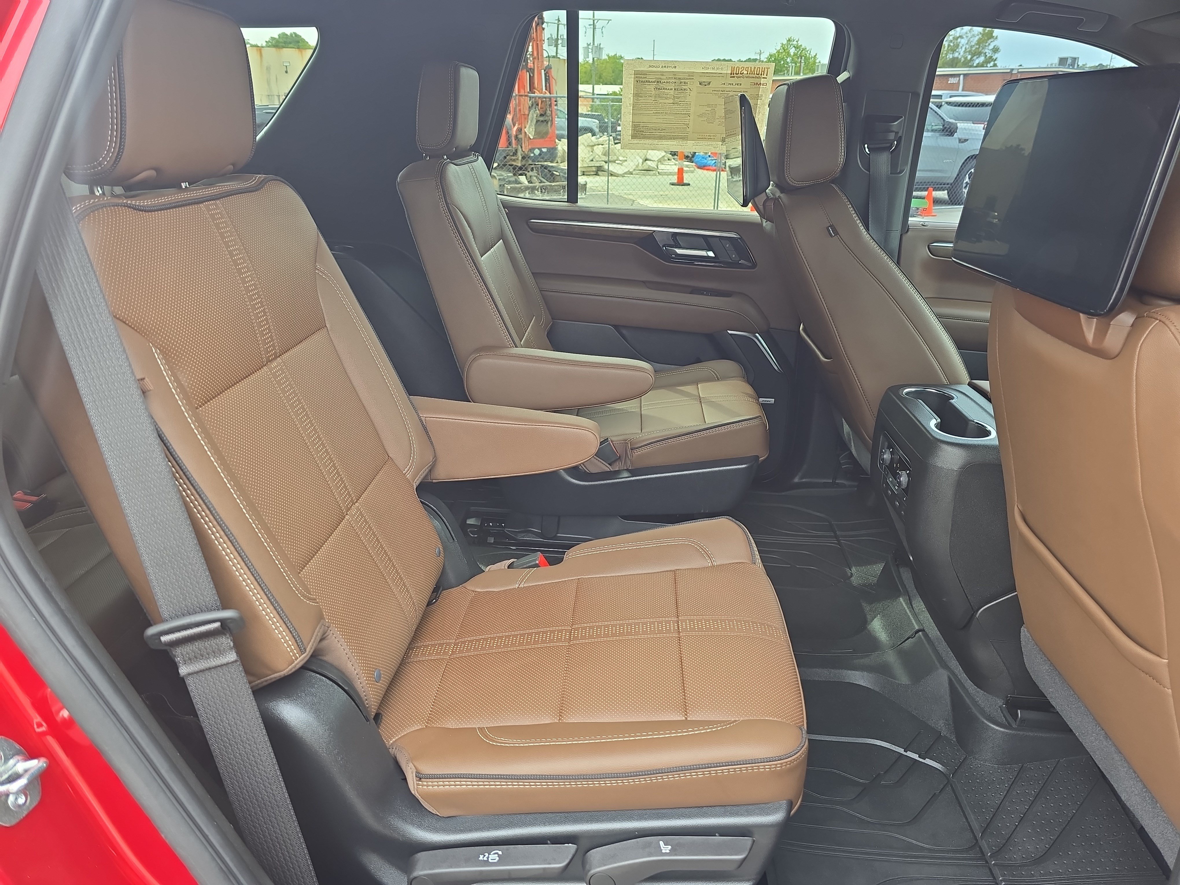 Used 2025 Chevrolet Tahoe High Country AWD/4WD image 11