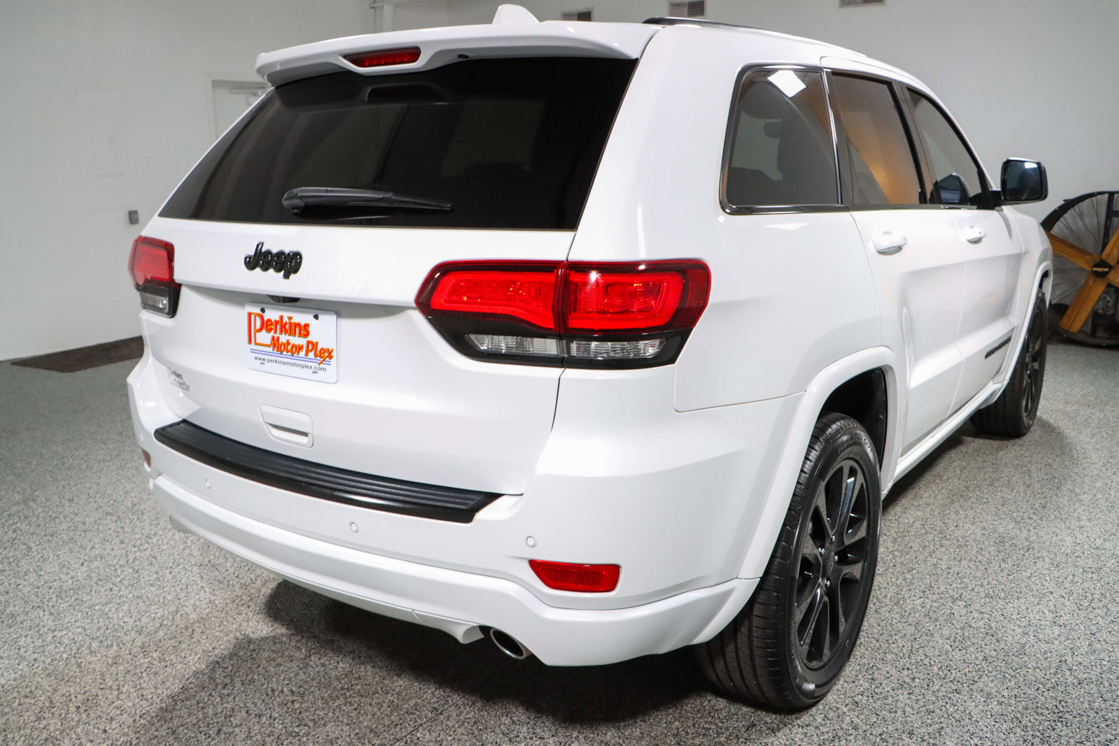 Used 2018 Jeep Grand Cherokee Altitude image 7