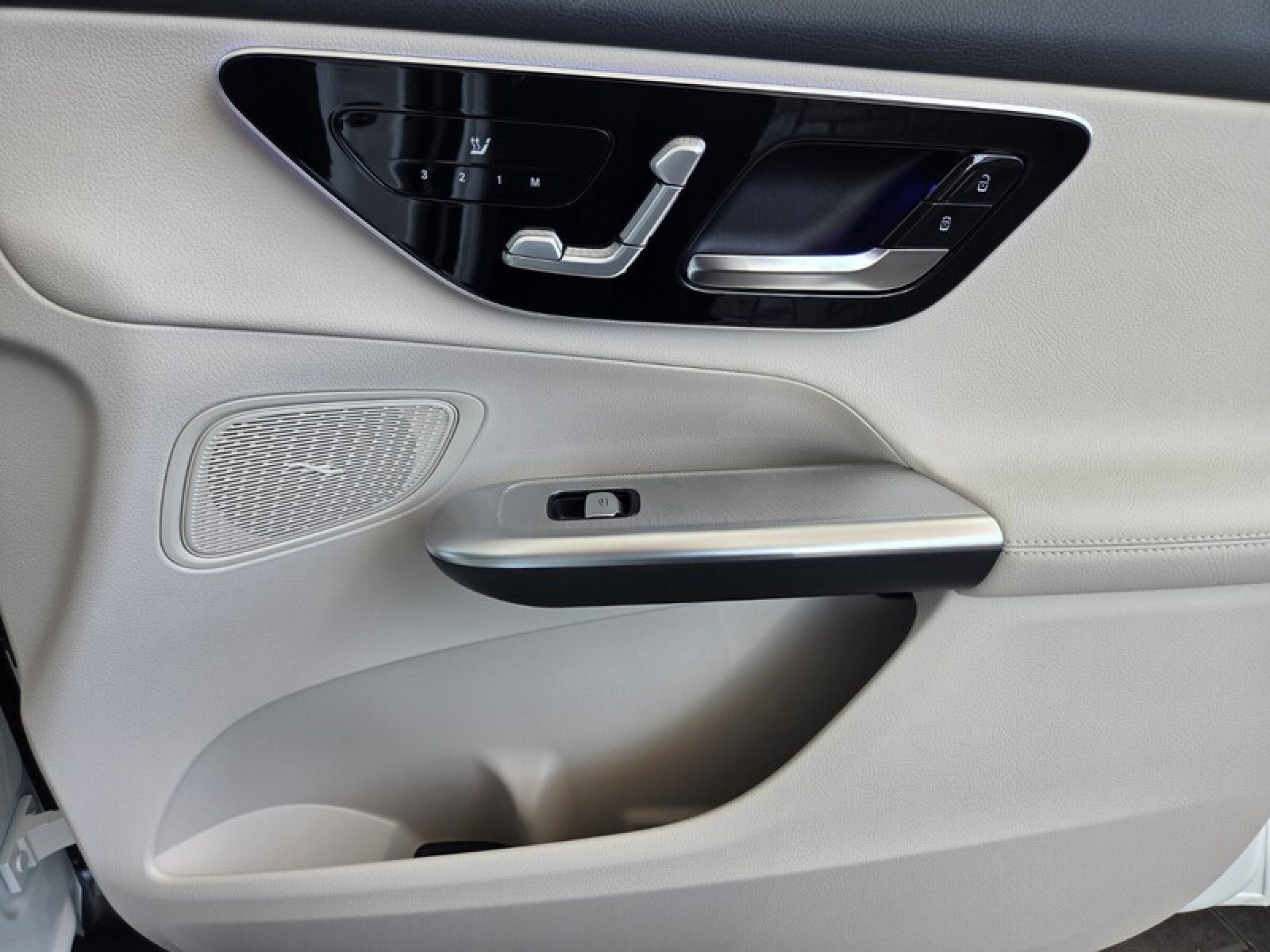 New 2026 Mercedes-Benz GLC 350e 4MATIC image 19