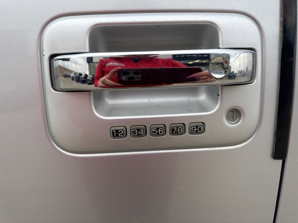 Used 2012 Ford F150 Lariat w/ Lariat Chrome Pkg image 25