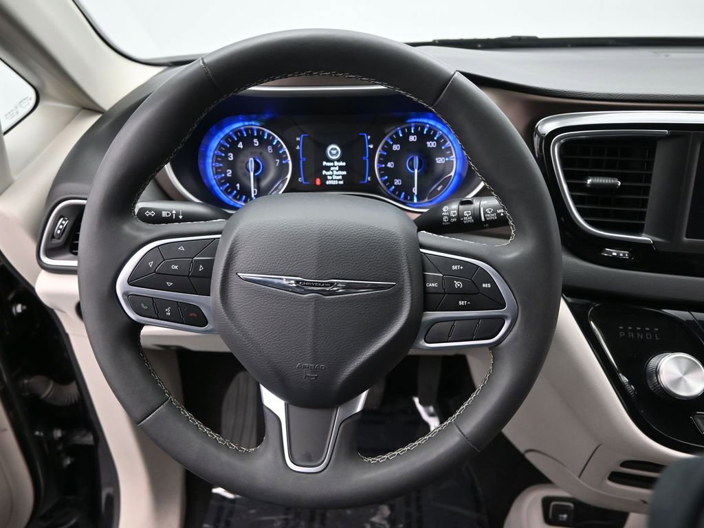 Used 2023 Chrysler Voyager LX image 21