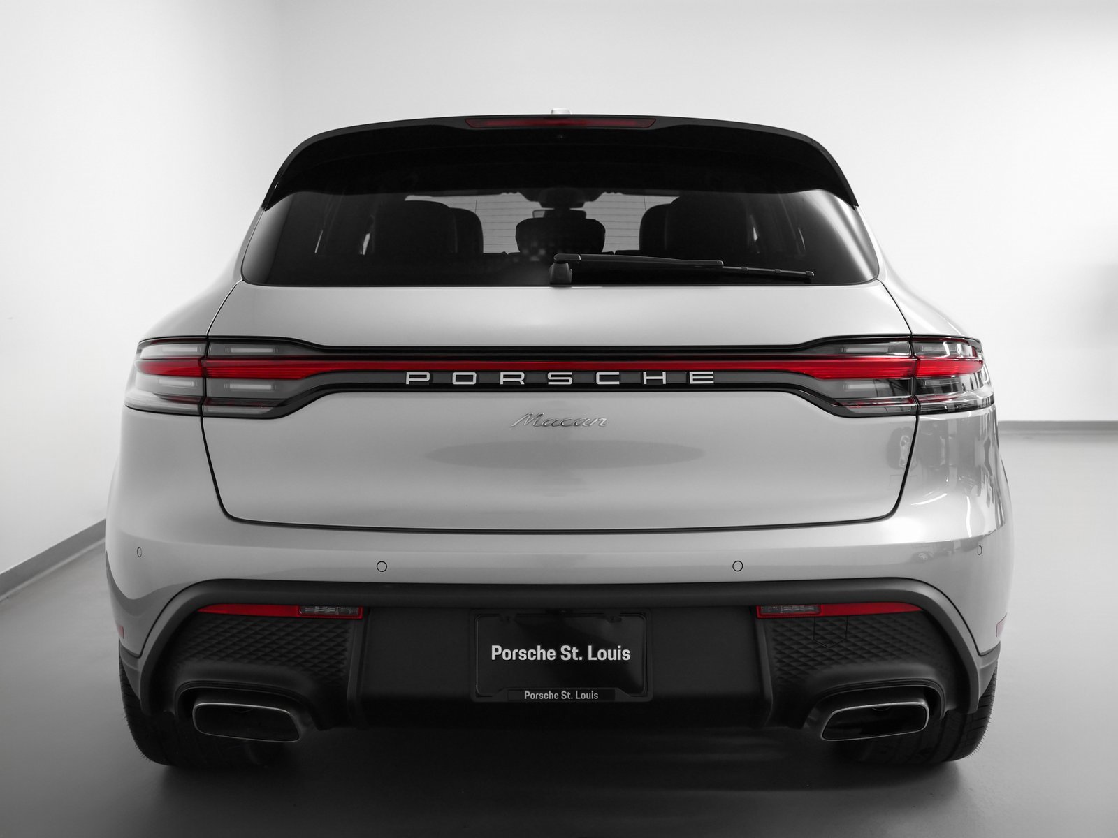 Certified 2025 Porsche Macan image 11