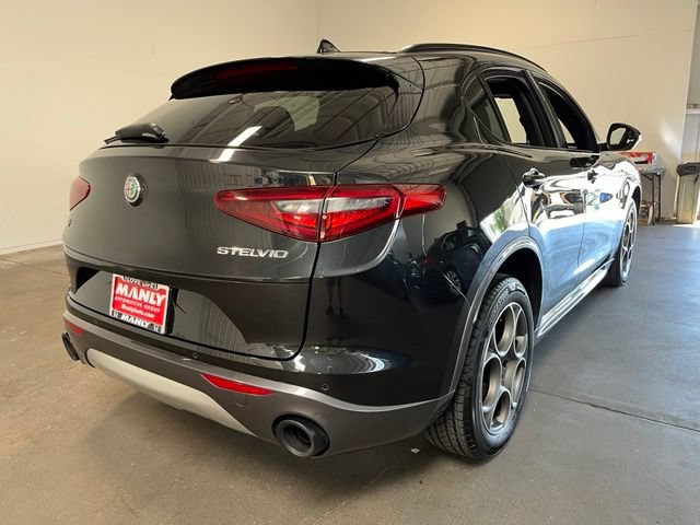 Used 2022 Alfa Romeo Stelvio Ti AWD/4WD image 3