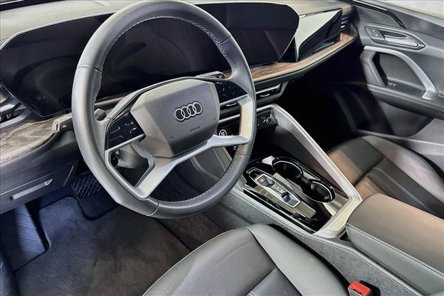 Used 2025 Audi Q5 Premium w/ Convenience Package AWD/4WD image 9