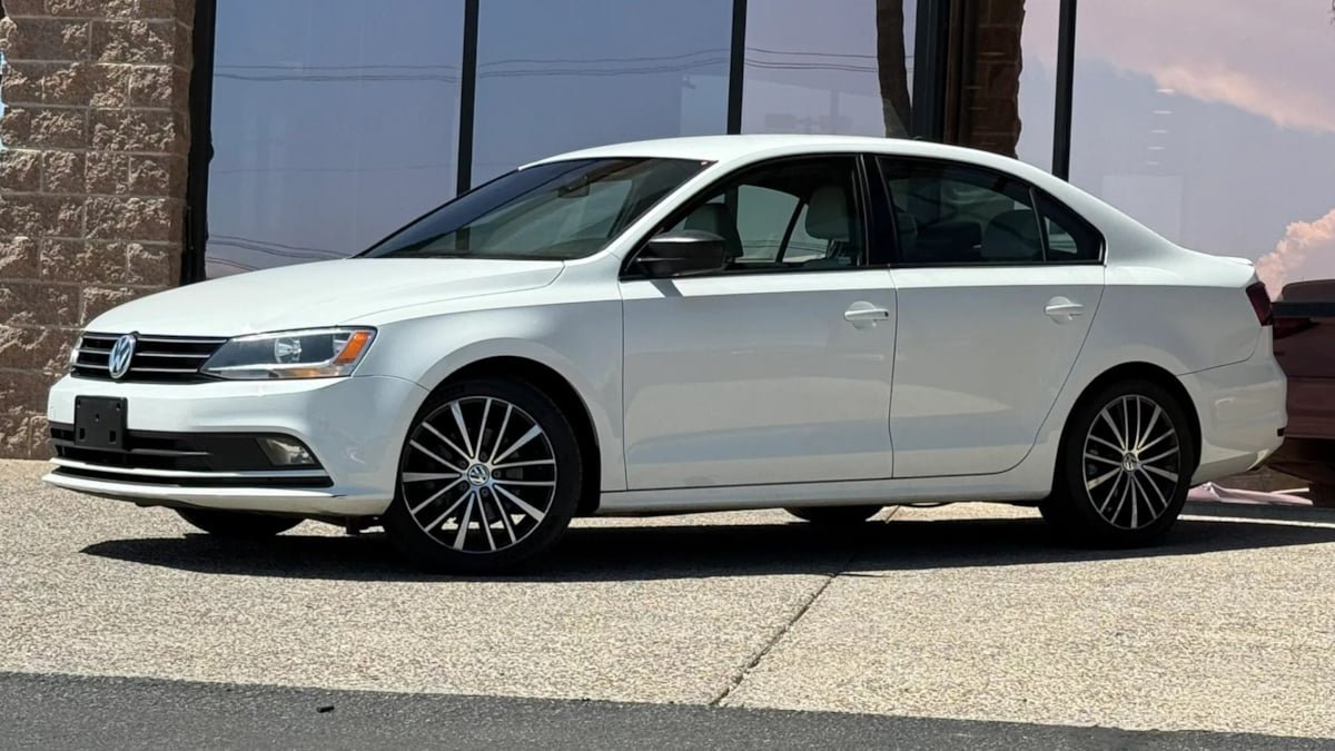 Used 2016 Volkswagen Jetta Sport FWD image 3