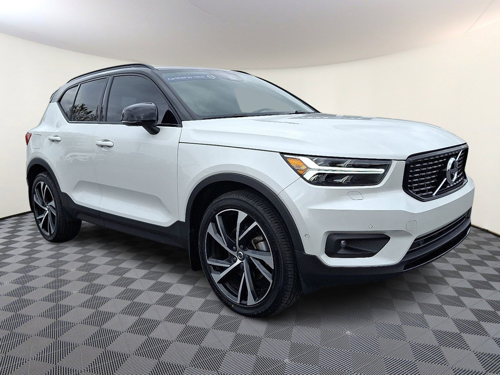 Used 2022 Volvo XC40 T5 R-Design w/ Advanced Package