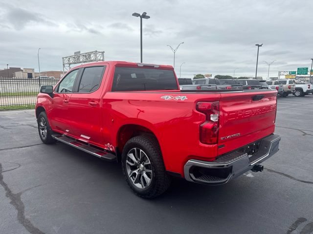 Used 2022 Chevrolet Silverado 1500 LT AWD/4WD image 5