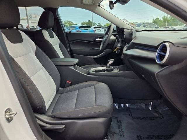 Used 2024 Chevrolet Trax LS w/ LS Convenience Package image 18