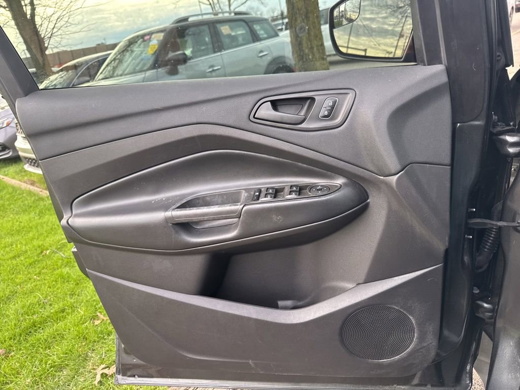 Used 2019 Ford Escape S image 9