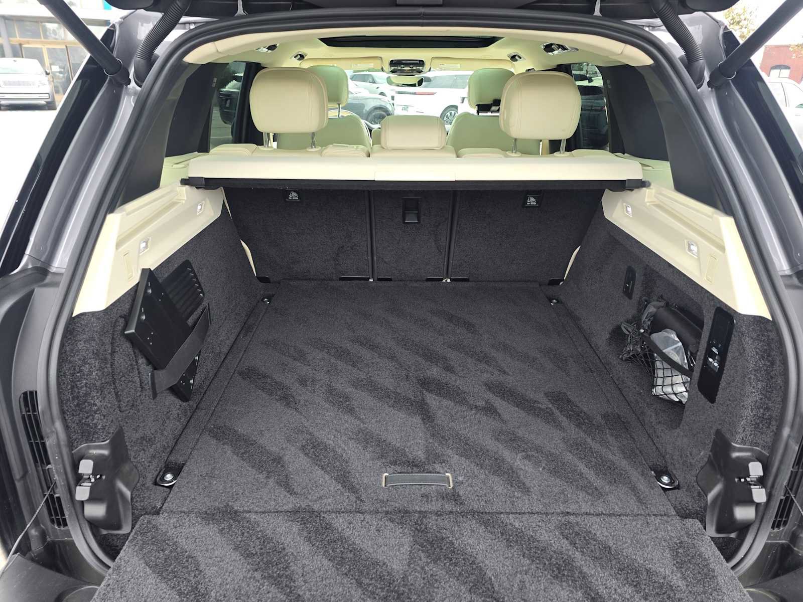 Used 2024 Land Rover Range Rover SE image 17