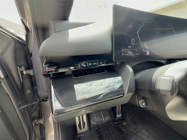 Certified 2024 BMW 530i xDrive w/ M Sport Package image 13