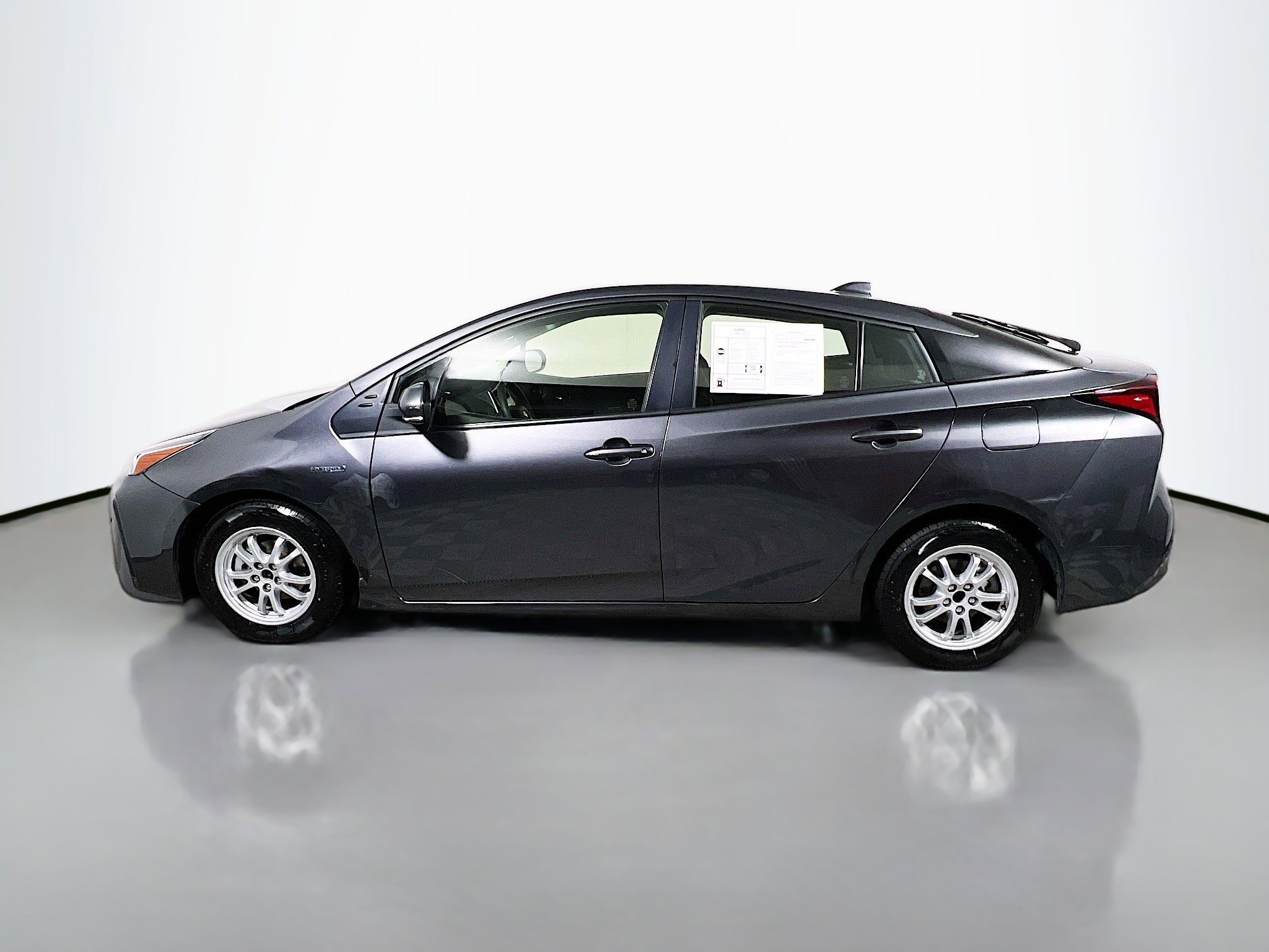 Used 2022 Toyota Prius LE image 9