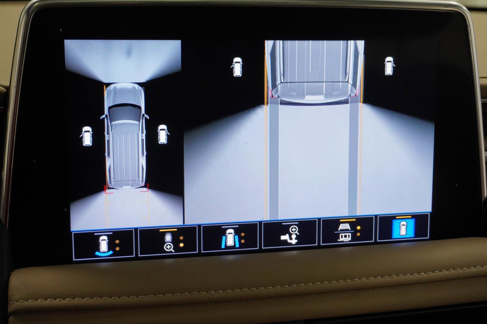 Used 2021 Chevrolet Suburban Premier w/ Premium Package image 33