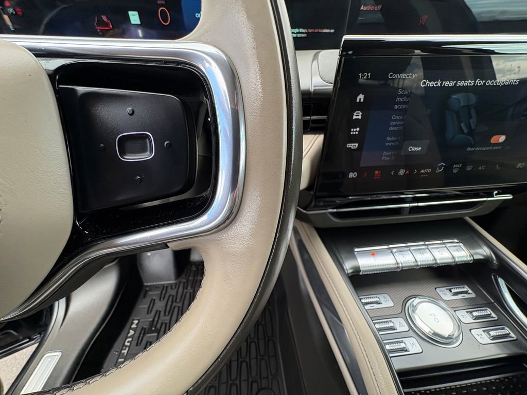 Certified 2025 Lincoln Nautilus Premier w/ Equipment Group 102A image 17