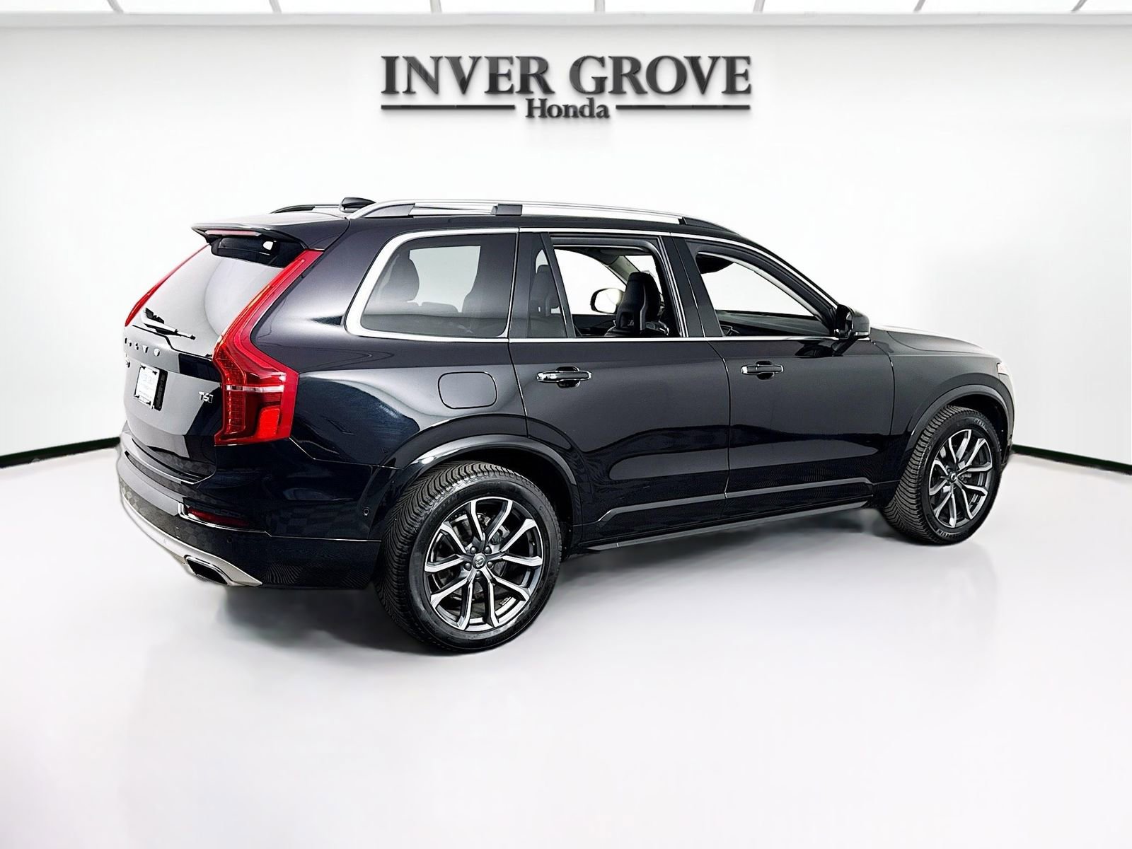 Used 2016 Volvo XC90 T6 Momentum AWD/4WD image 5