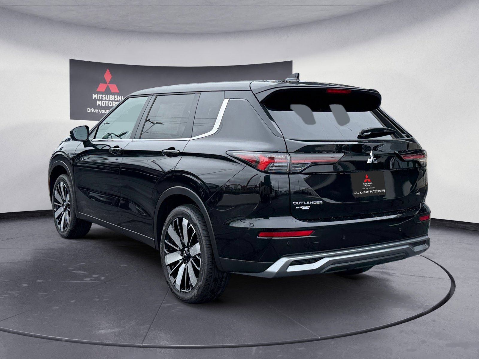 Used 2025 Mitsubishi Outlander SE AWD/4WD image 3