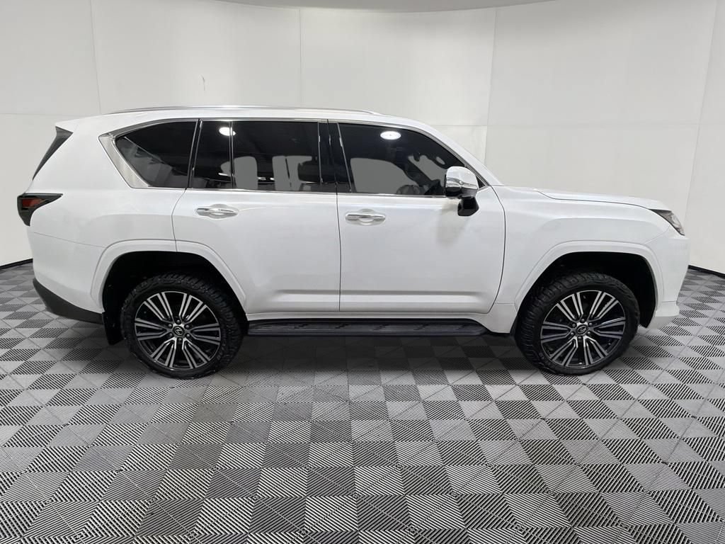 Used 2024 Lexus LX 600 4WD w/ Luxury Package image 8