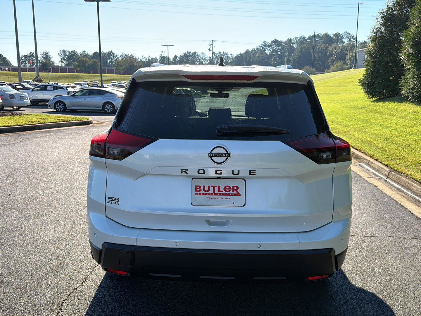 New 2026 Nissan Rogue Dark Armor FWD image 5
