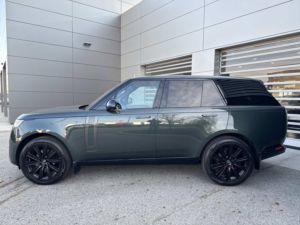 Used 2023 Land Rover Range Rover SE AWD/4WD image 4