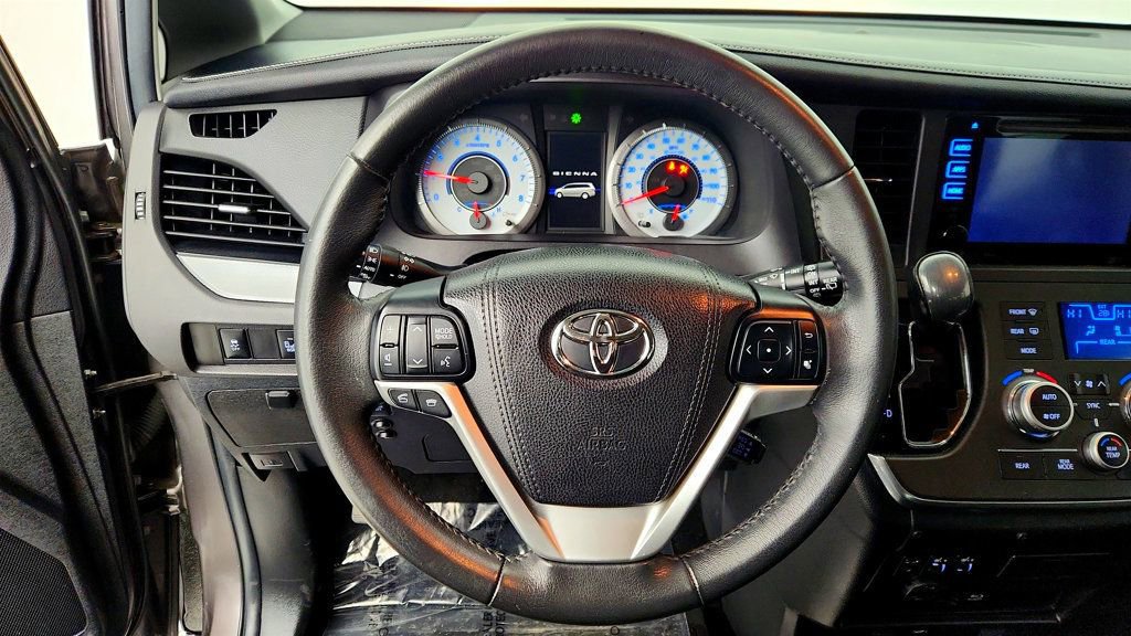 Used 2017 Toyota Sienna SE Premium image 14