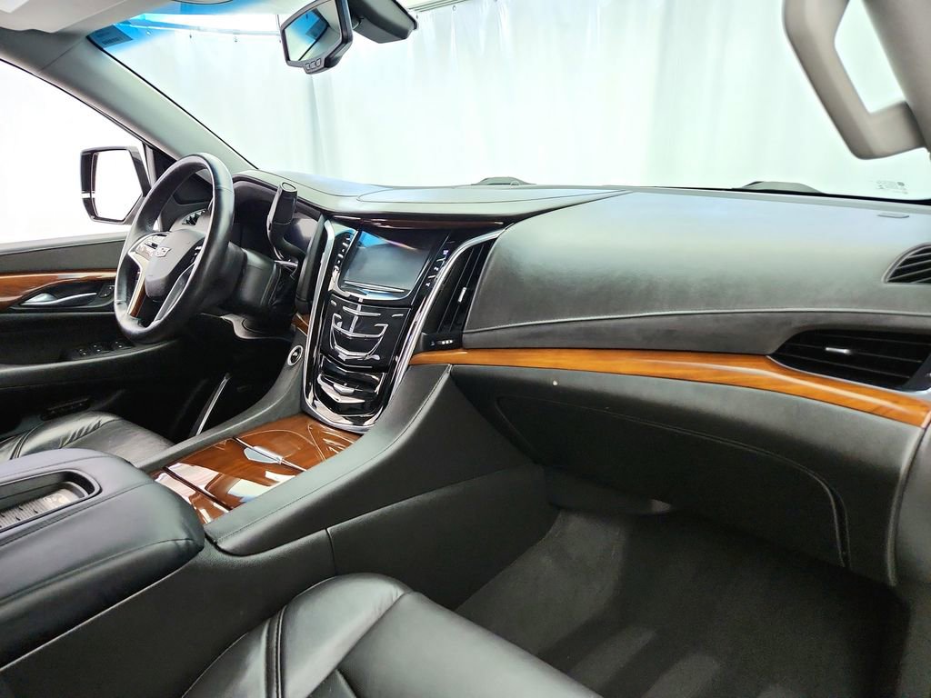 Used 2017 Cadillac Escalade 4WD image 29