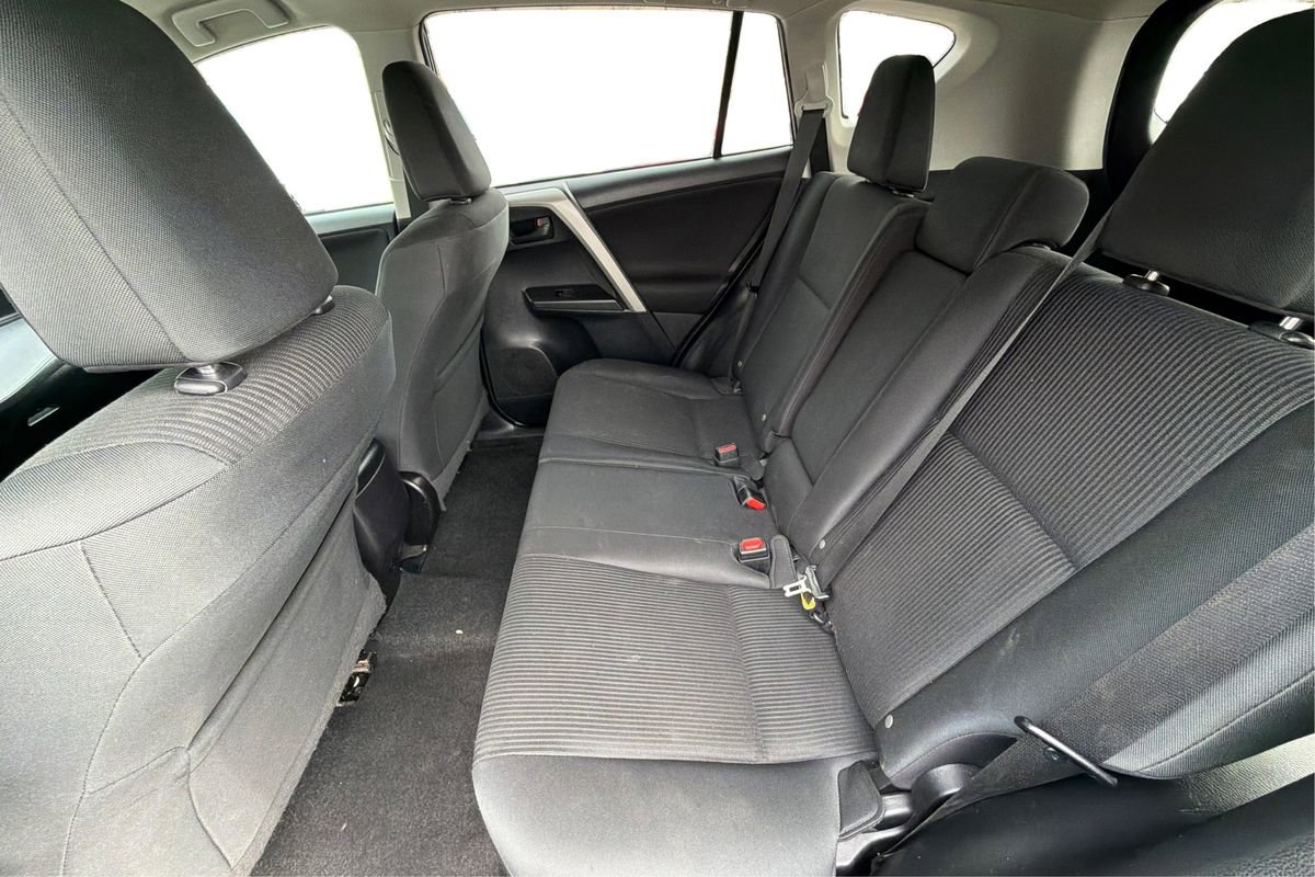 Used 2018 Toyota RAV4 LE w/ All Weather Liner Package image 10