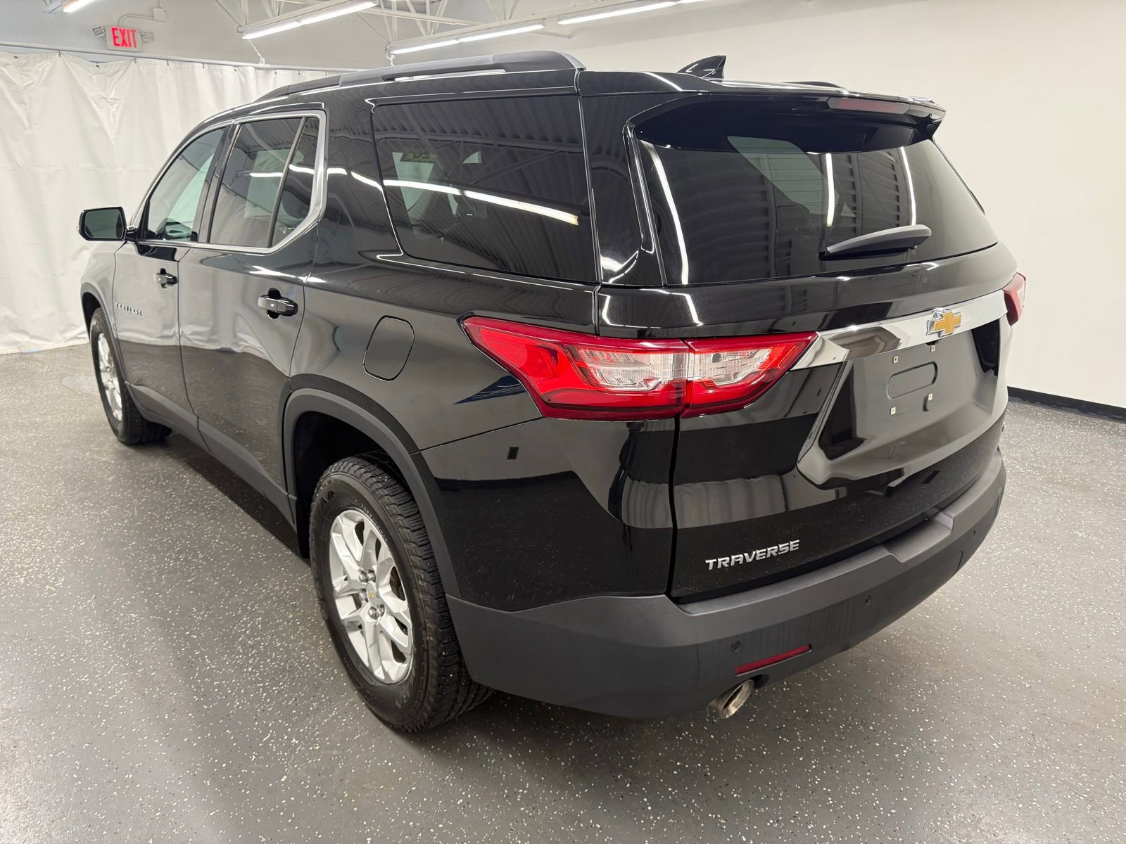 Used 2020 Chevrolet Traverse LT image 3