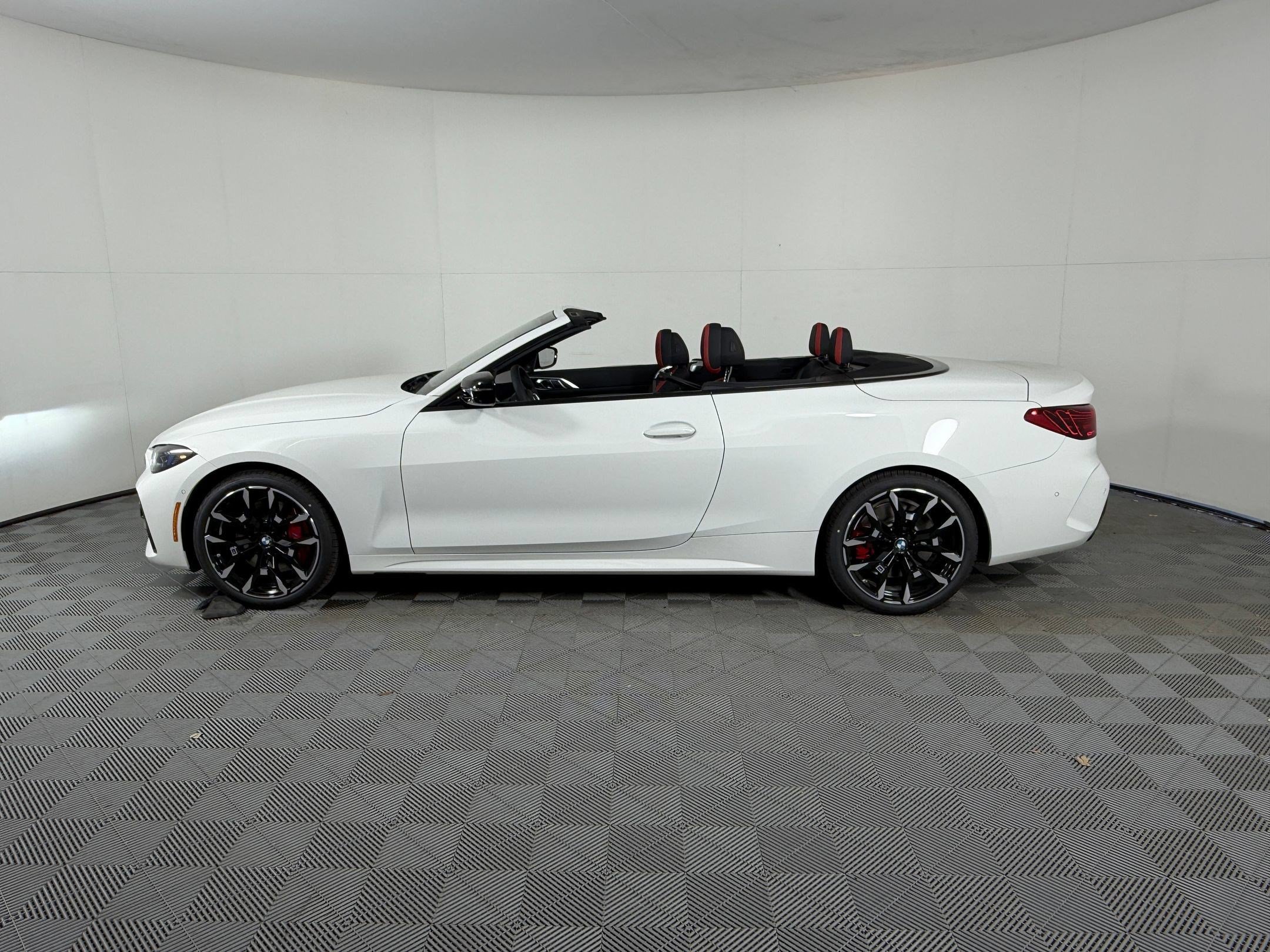 Used 2026 BMW 430i Convertible w/ M Sport Package RWD image 2