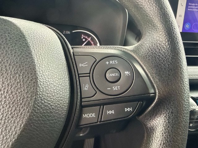 Used 2025 Toyota RAV4 XLE FWD image 27