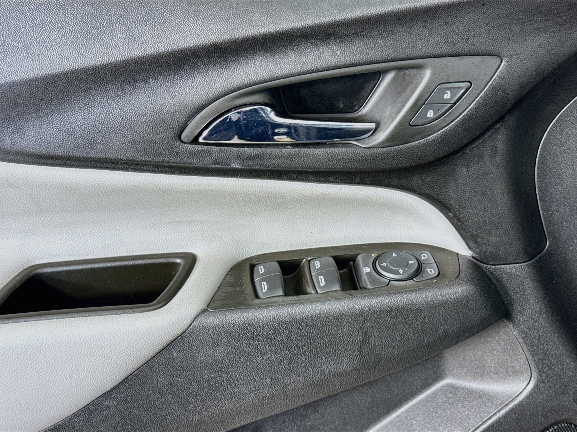 Used 2023 Chevrolet Equinox LS w/ LS Convenience Package FWD image 20