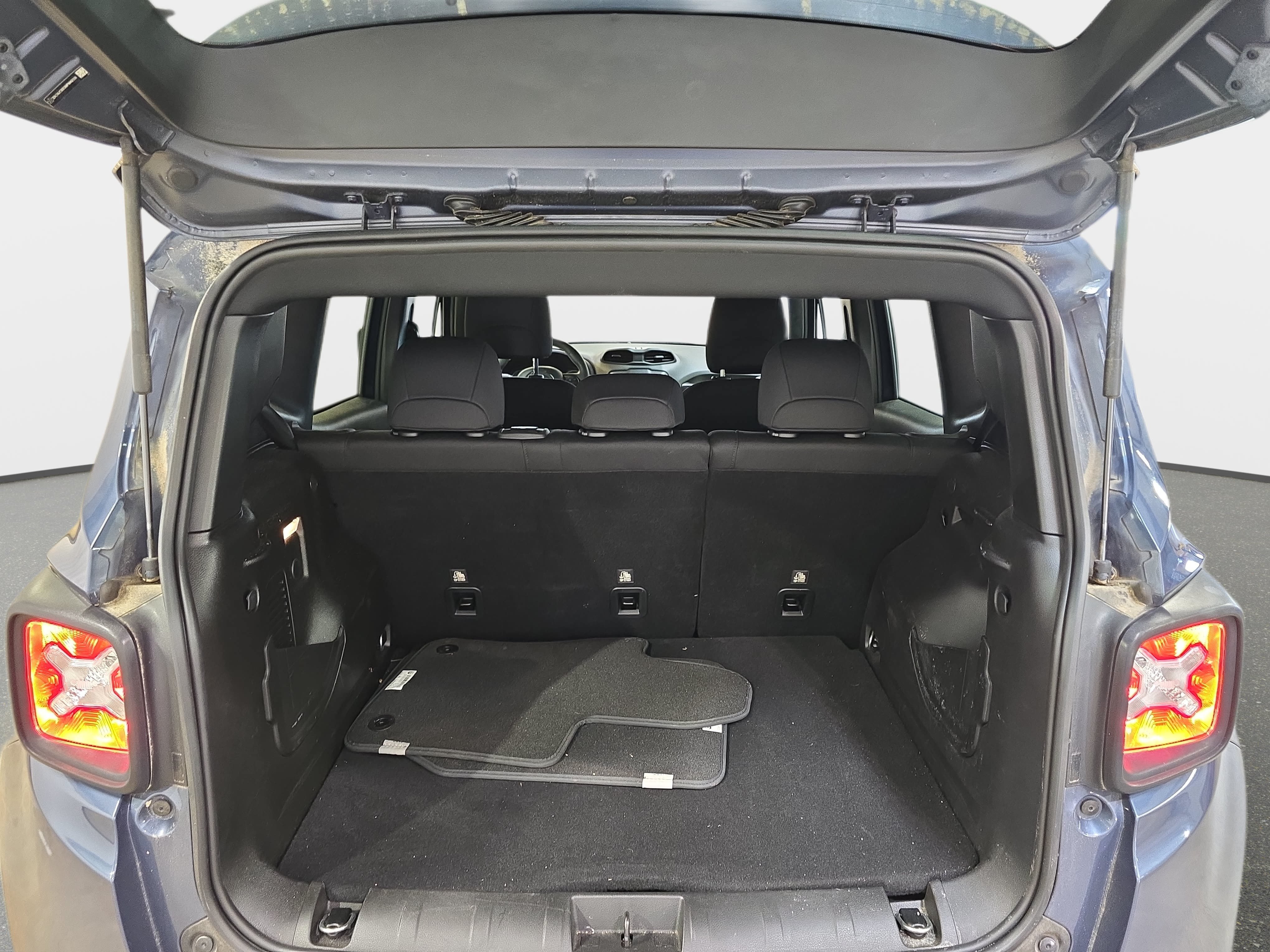 Used 2021 Jeep Renegade Latitude FWD image 27