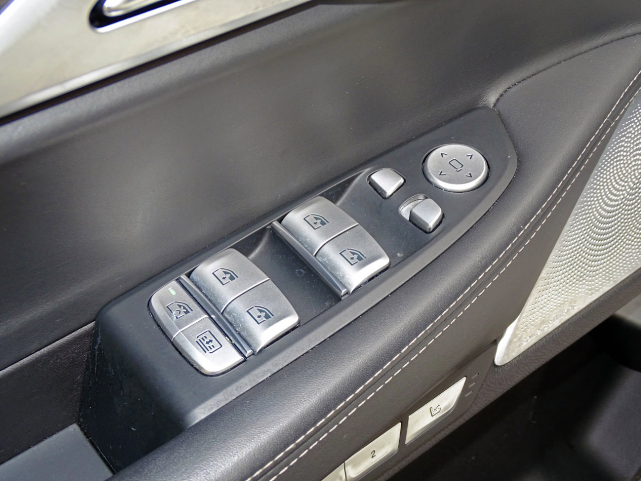 Used 2018 BMW 750i image 23
