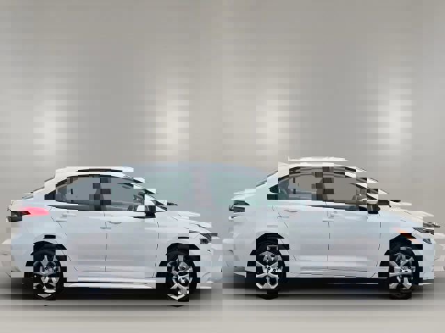 Used 2021 Toyota Corolla LE image 4