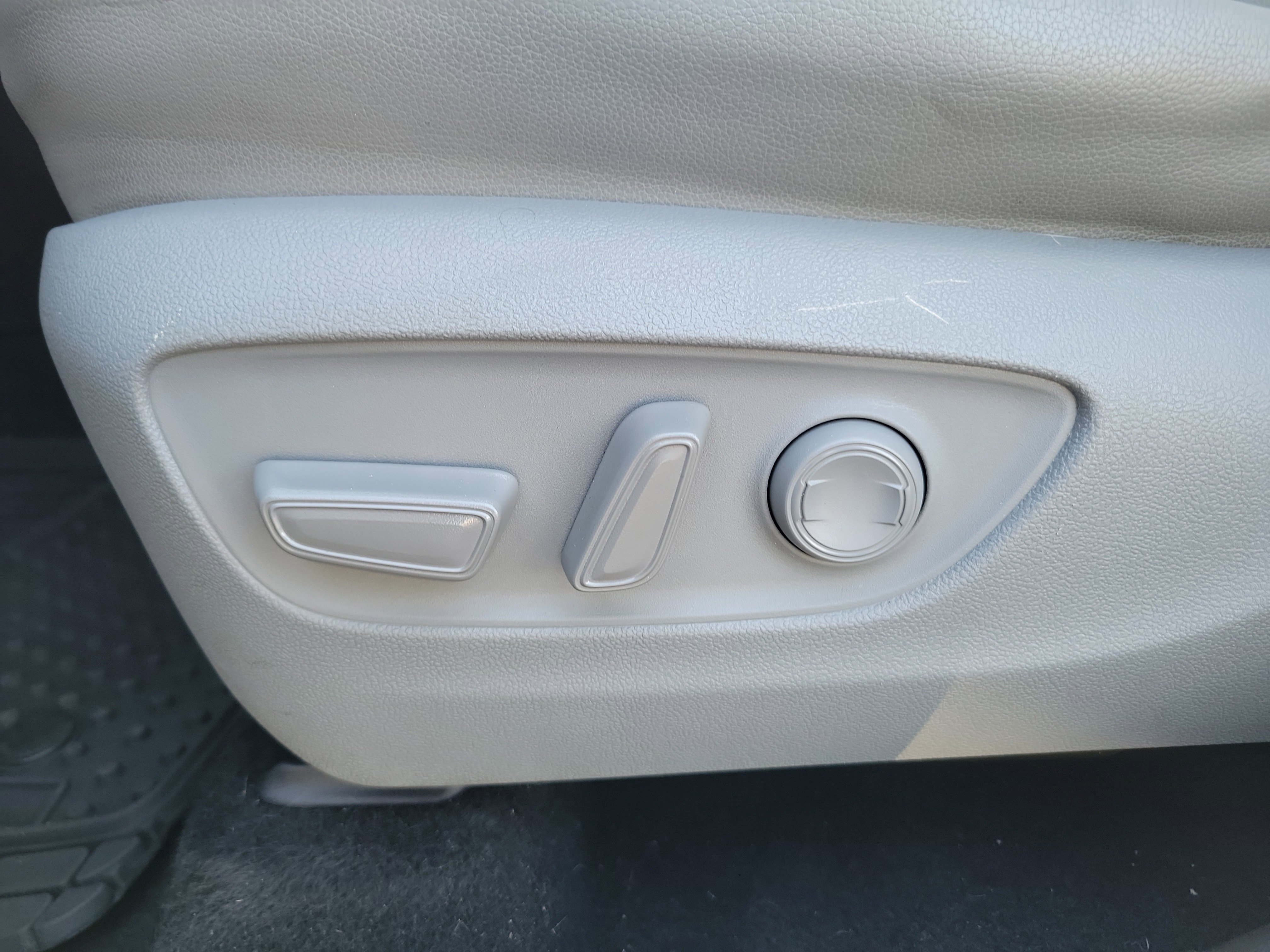 Used 2020 Toyota Highlander XLE image 20