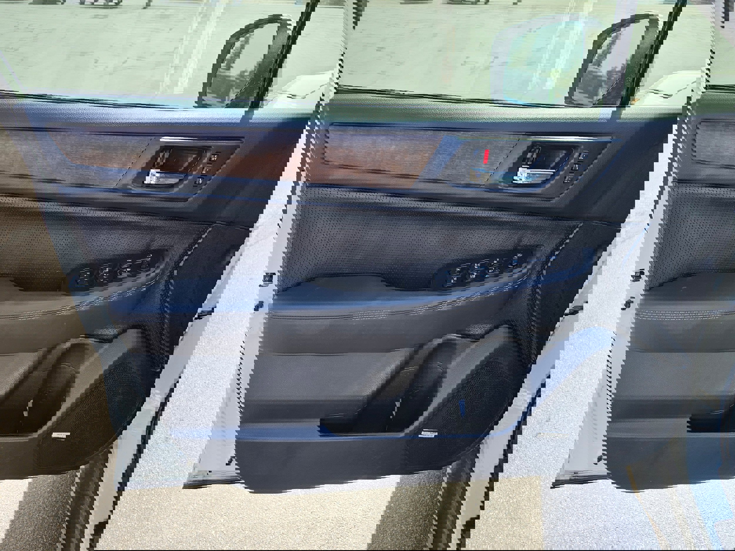 Used 2015 Subaru Outback 3.6R Limited image 9