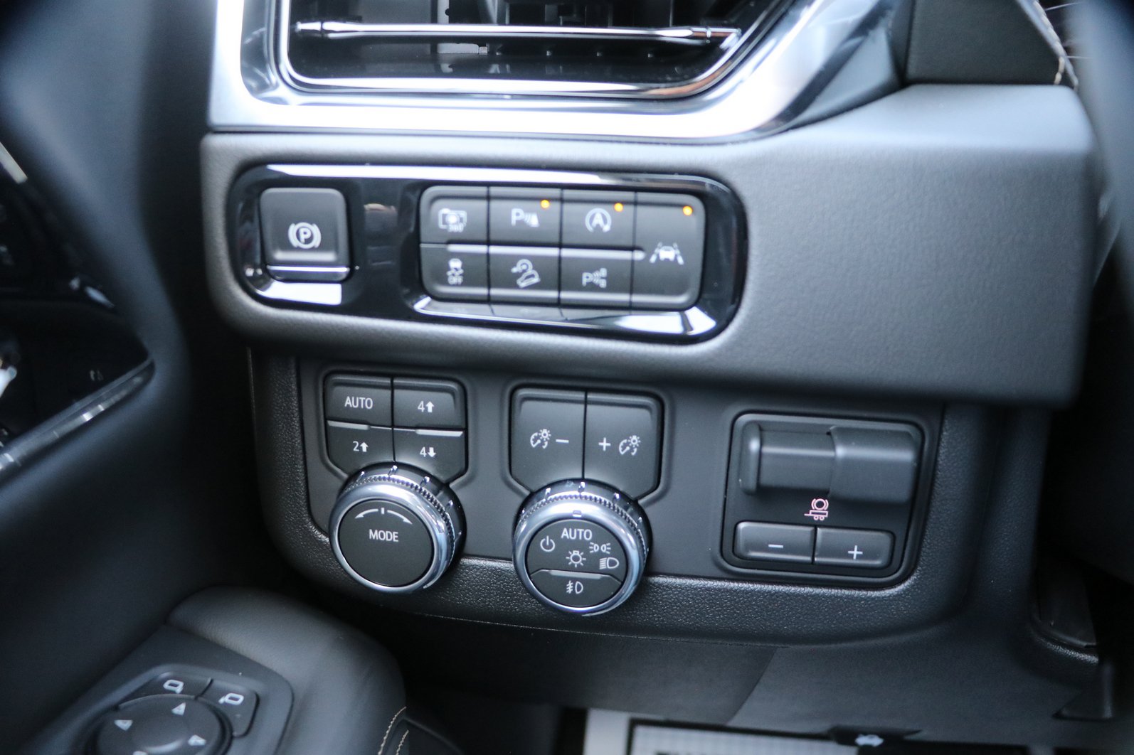 New 2026 GMC Yukon XL Elevation w/ Elevation Premium Package AWD/4WD image 12